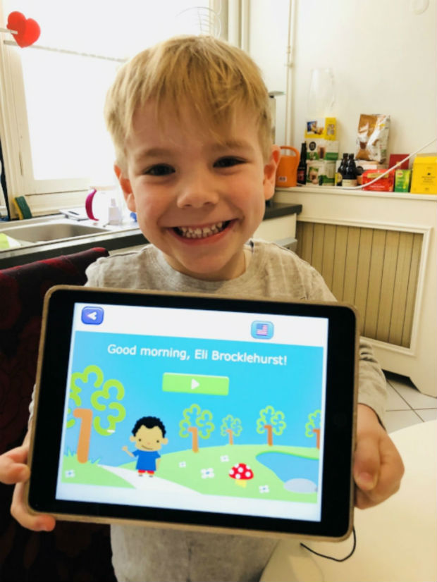 Boy using Smartick on tablet