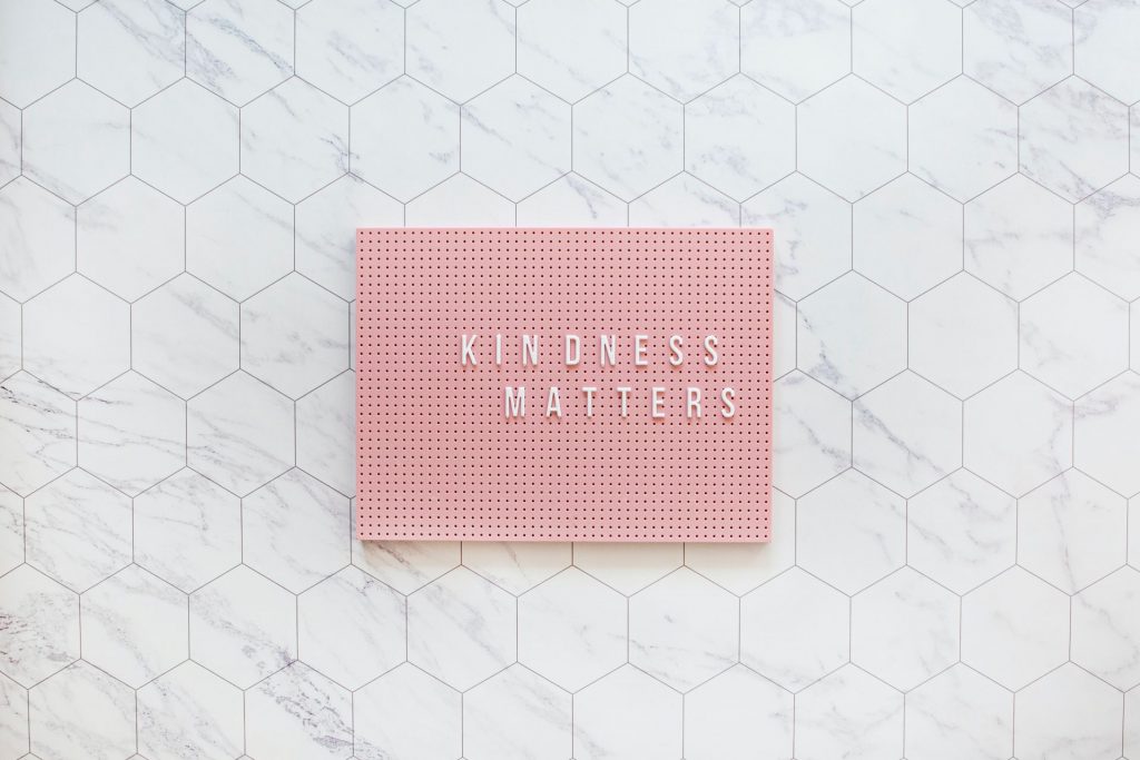 "Kindness matters" written on a pink plaque, to illustrate ways to show kindness